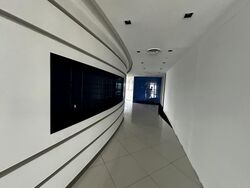 Gateway West (D7), Office #568705011